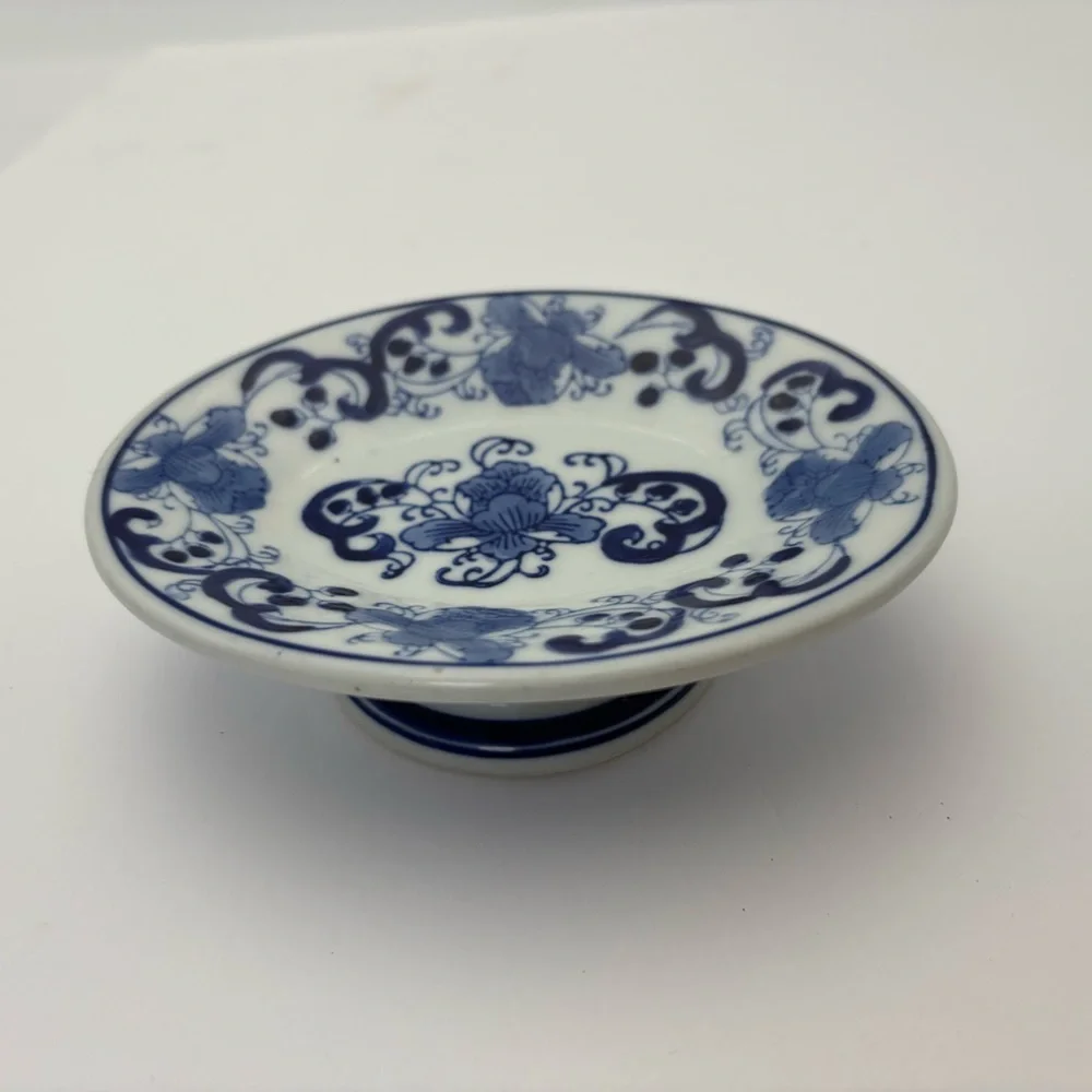 Vintage Pedestal Chinoiserie Blue and White Floral Ceramic Soap Dish